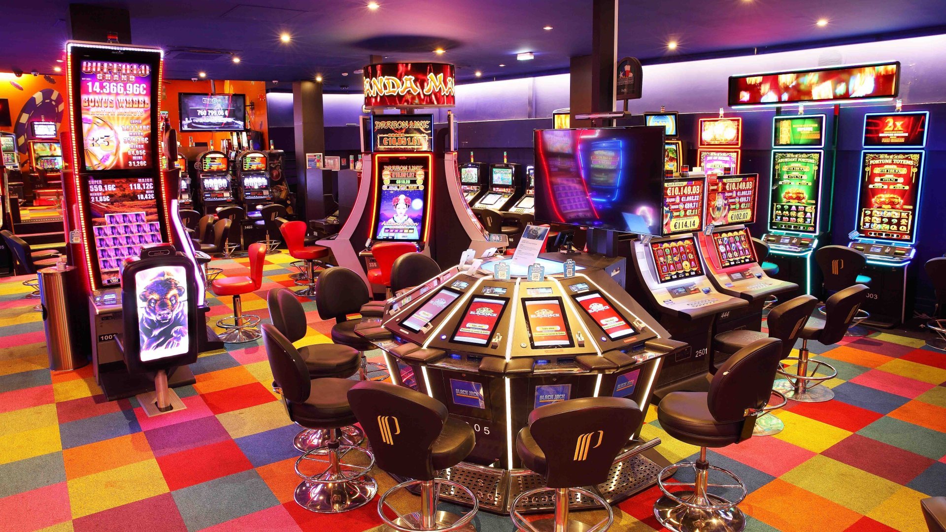 Machines à sous modernes au Casino Partouche de Calais